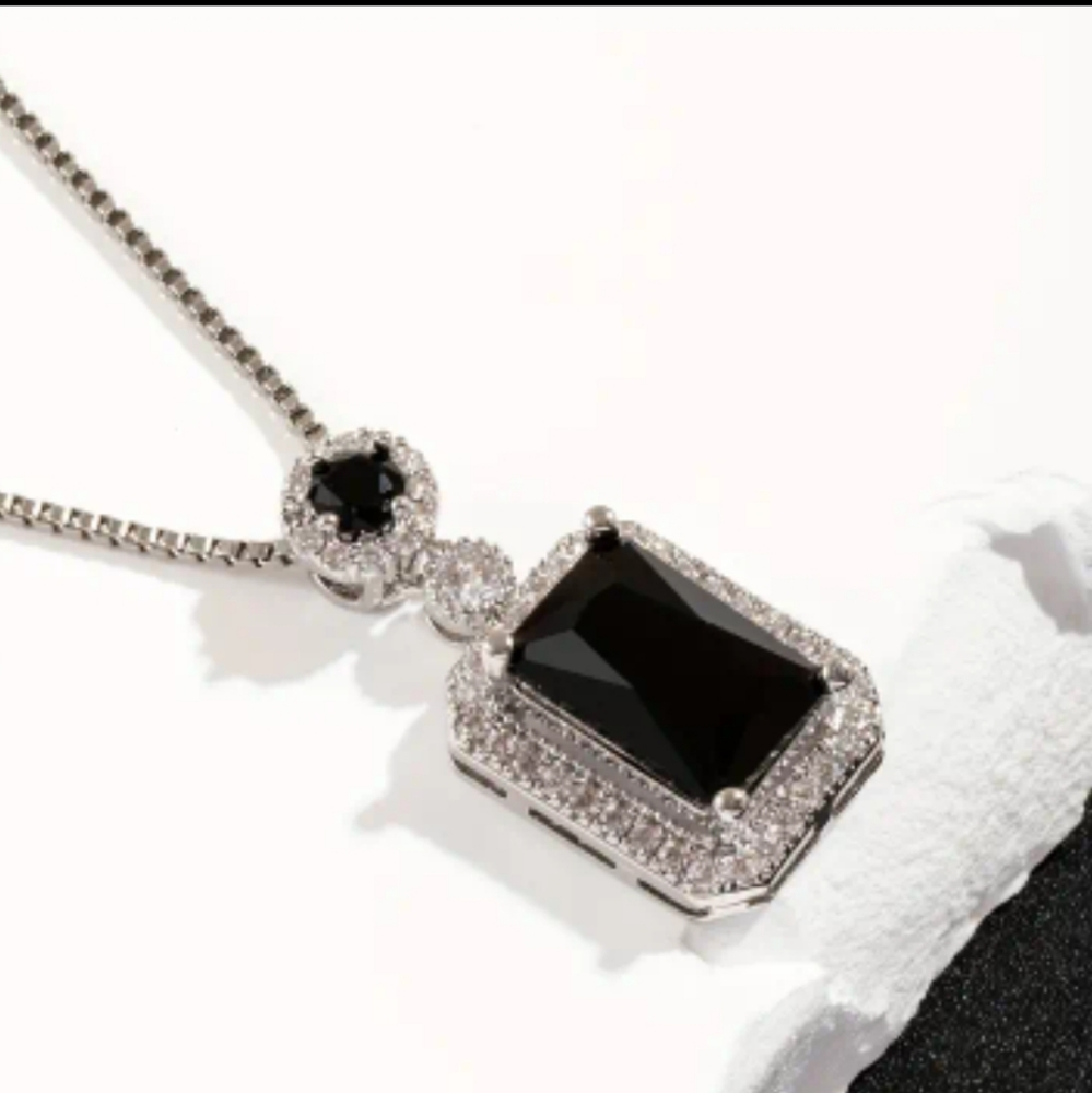 SALE *, BRAND NEW ** PENDANT NECKLACE